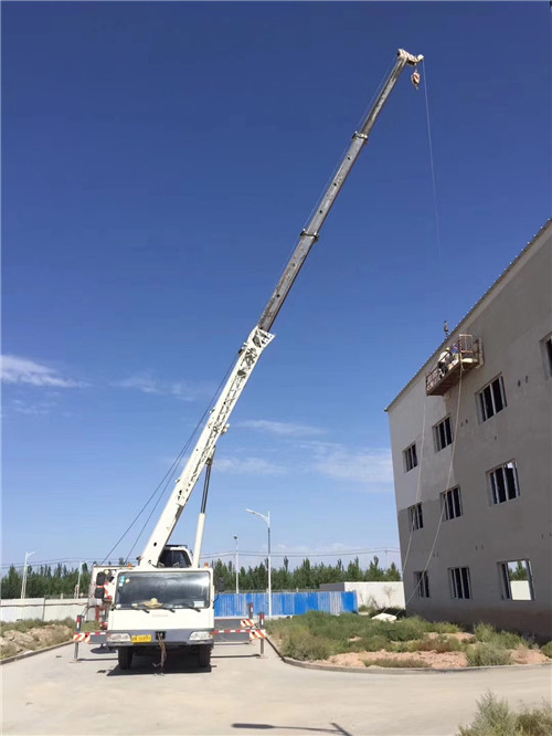 丰南区“轻装强干”—— 吊车的 “轻量化臂架” 技术